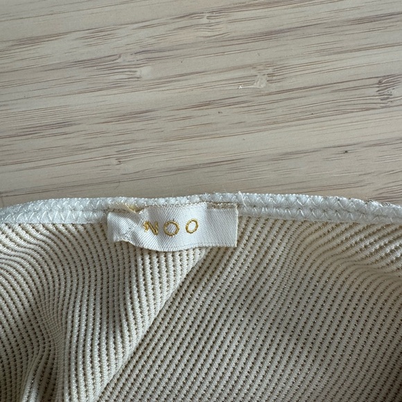 Cool & sensual, this is the iconic NOO bodysuit.
Size 34 (XS/S) - Picture 5 of 6